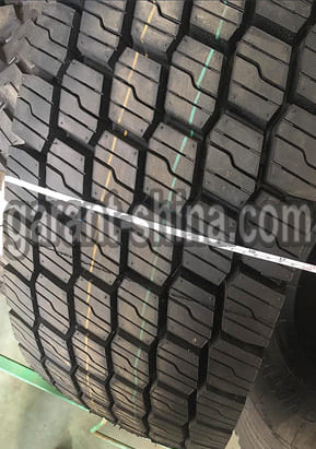 Koryo KR900 (приводная) 315/70 R22.5 151/148L 18PR - Фото измерения рулеткой ширины протектора